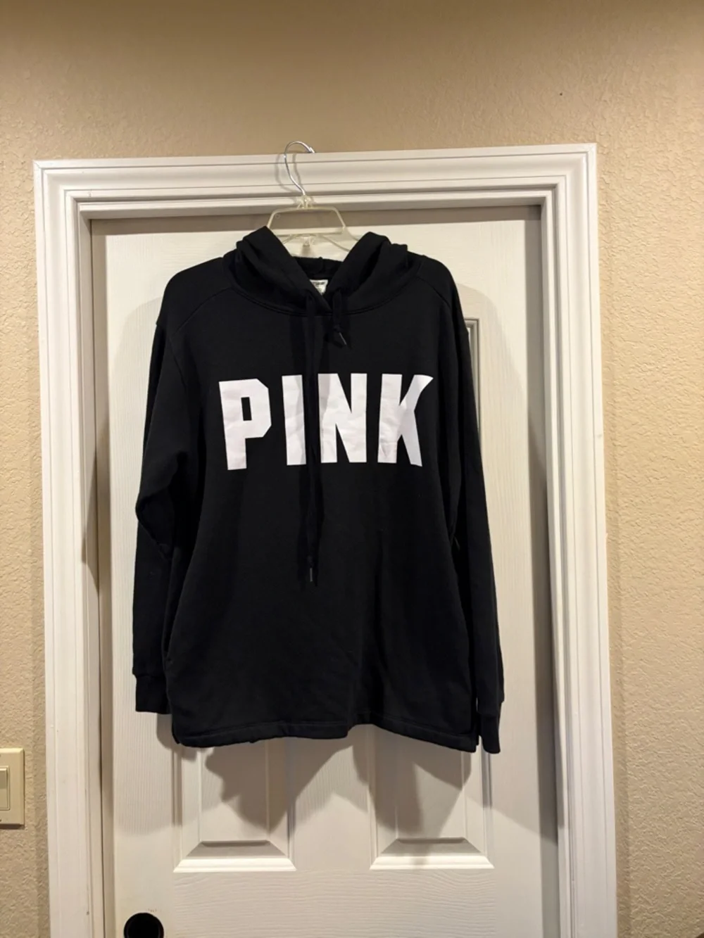 PINK Victoria's Secret Women's Black Pullover Hoodie with Logo w/pockets M - Picture 2 of 5